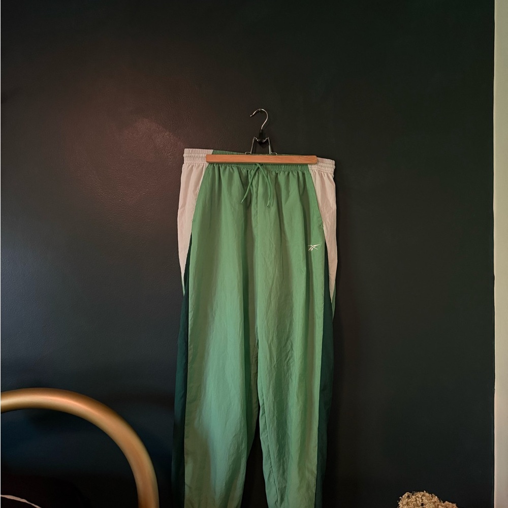 Collectible 80/90s Reebok Women's Green Joggers with White and Dark Green - Picture 7 of 7